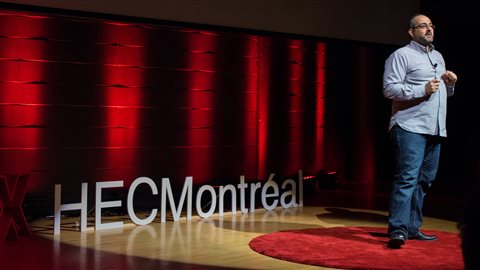 Olivier Hernandez, lors de l'événement TEDxHECMontréal 2016 Olivier Hernandez, lors de l'événement TEDxHECMontréal 2016