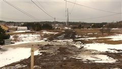 L'oléoduc passe près des résidences. Pipeline enfoui dans le sol L'oléoduc passe près des résidences. Pipeline enfoui dans le sol
