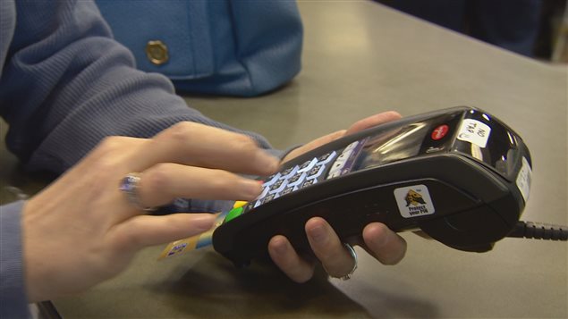 Il n'y a pas de taxe de vente en Alberta.