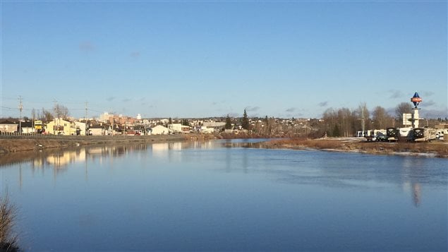 La ville de Timmins vue de la rivière Mattagami. La ville de Timmins vue de la rivière Mattagami.