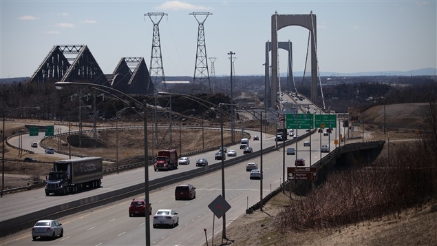 La tête des ponts de Québec et l'Autoroute Henri IV. La tête des ponts de Québec et l'Autoroute Henri IV.