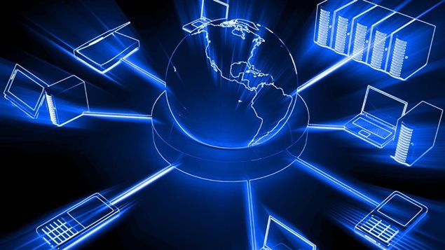 Il existe plusieurs technologies pour rester en contact avec son entourage. Il existe plusieurs technologies pour rester en contact avec son entourage.