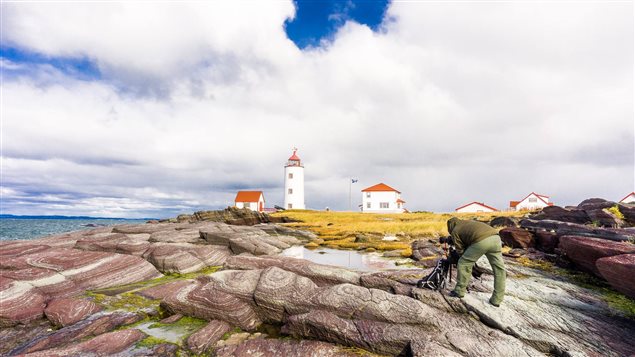 Le phare de l'Isle-Verte a été le premier phare a être construit le long du Saint-Laurent. Le phare de l'Isle-Verte a été le premier phare a être construit le long du Saint-Laurent.
