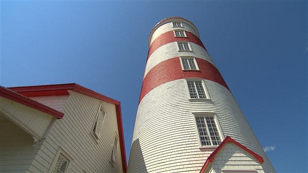 Le phare, qui comprend un rez-de-chaussée et six étages, représente un lieu de vie et de travail. Le phare, qui comprend un rez-de-chaussée et six étages, représente un lieu de vie et de travail.