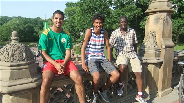 Ismaël, Olivier et Mikaïlou à Central Park à New-York, en juin 2015.