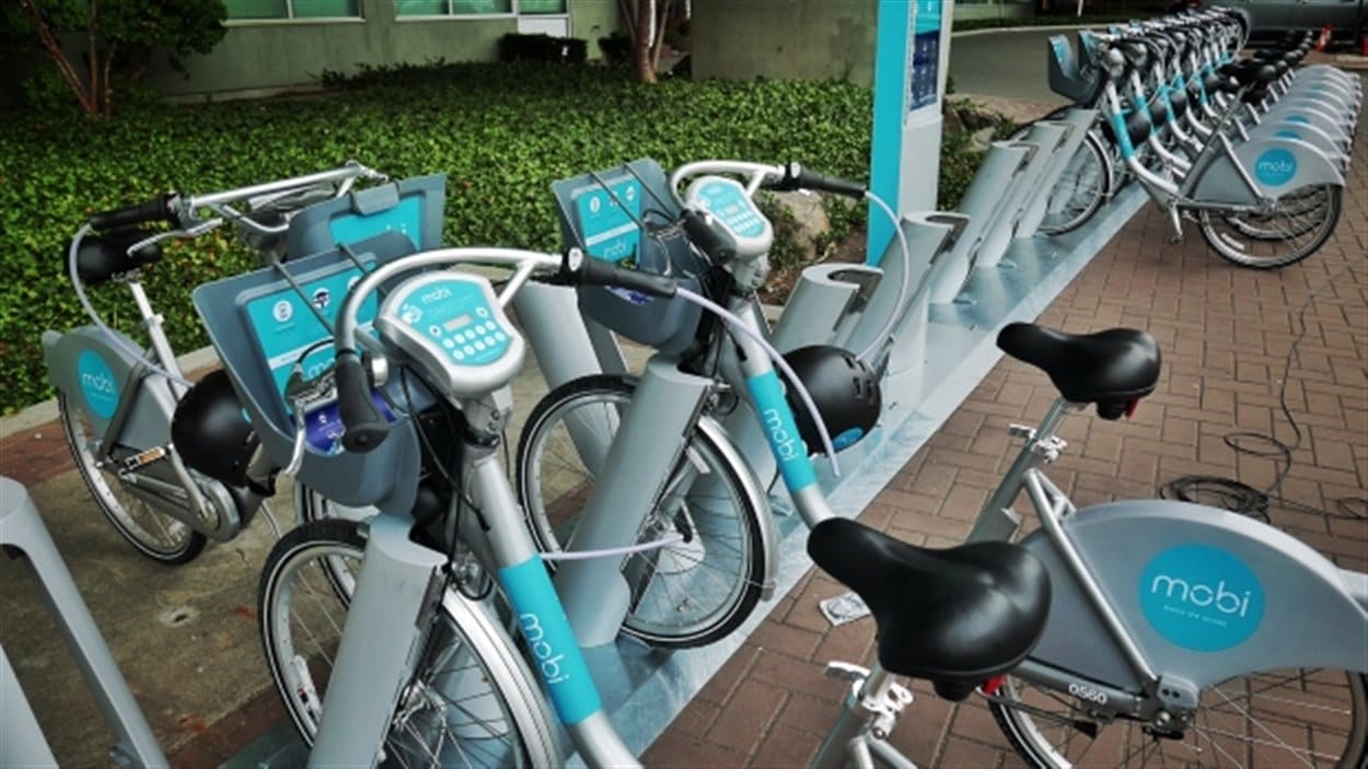 Des vélos Mobi prêts à la location à Vancouver.