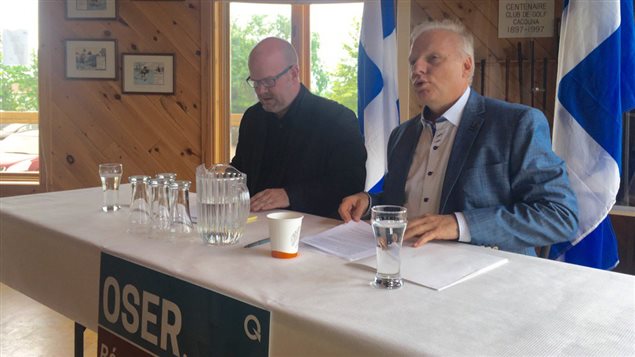 Jean-François Lisée a conquis François Lapointe avec ses propositions en matière d'environnement. Jean-François Lisée a conquis François Lapointe avec ses propositions en matière d'environnement.