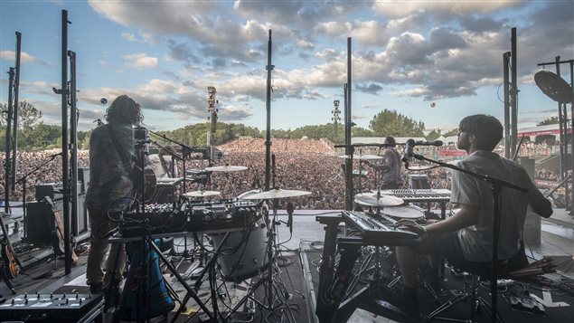 Half Moon Run sur la scène d'Osheaga Half Moon Run sur la scène d'Osheaga