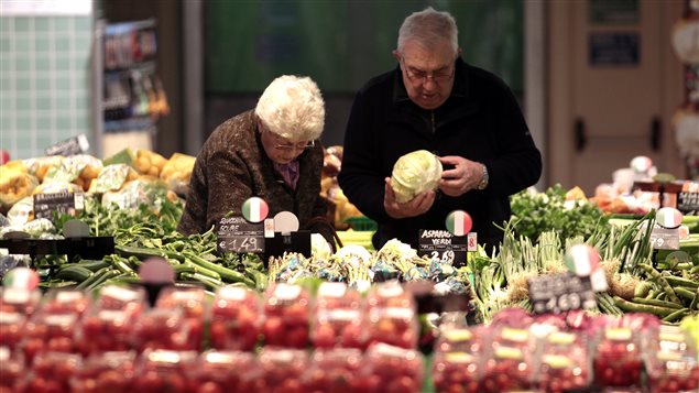 Une vraie honte: En finir avec le gaspillage alimentaire ! .... - Page 4 160803_ic65v_italie-epicerie_sn635