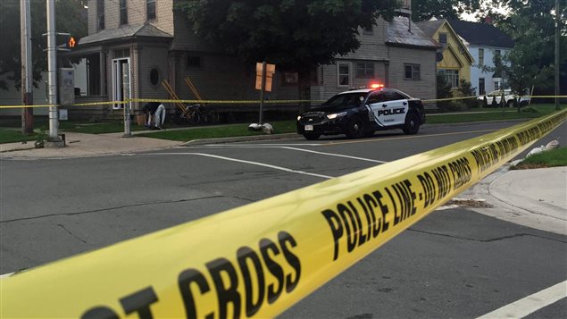 160824_4v3x5_fusillade-fredericton_sn635