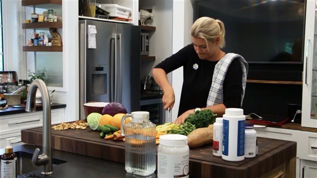 Lynda-Marie s'inspire des travaux de la médecin américaine Terry Wahls Lynda-Marie s'inspire des travaux de la médecin américaine Terry Wahls
