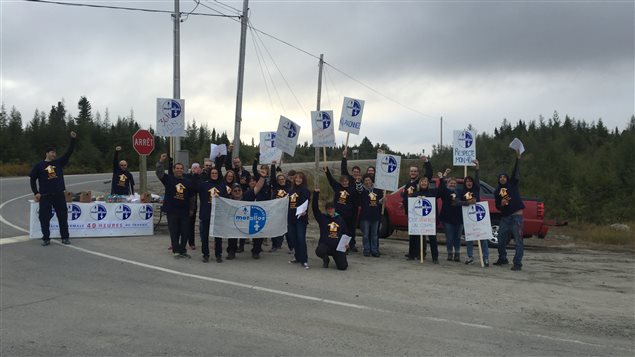 Manifestation d'employés d'ArcelorMittal à Fermont - ICI.Radio-Canada.ca