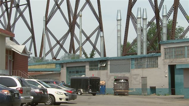L'usine Anacolor est spécialisée dans le traitement et le recouvrement de surfaces métalliques. L'usine Anacolor est spécialisée dans le traitement et le recouvrement de surfaces métalliques.