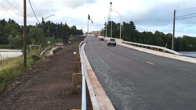Le nouveau pont de Saint-Louis-de-Kent enchante les résidents - ICI.Radio-Canada.ca