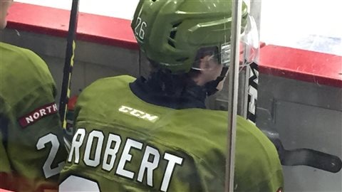 Le hockeyeur Alex Robert a disputé sa première partie dans la Ligue de hockey de l'Ontario. Le hockeyeur Alex Robert a disputé sa première partie dans la Ligue de hockey de l'Ontario.