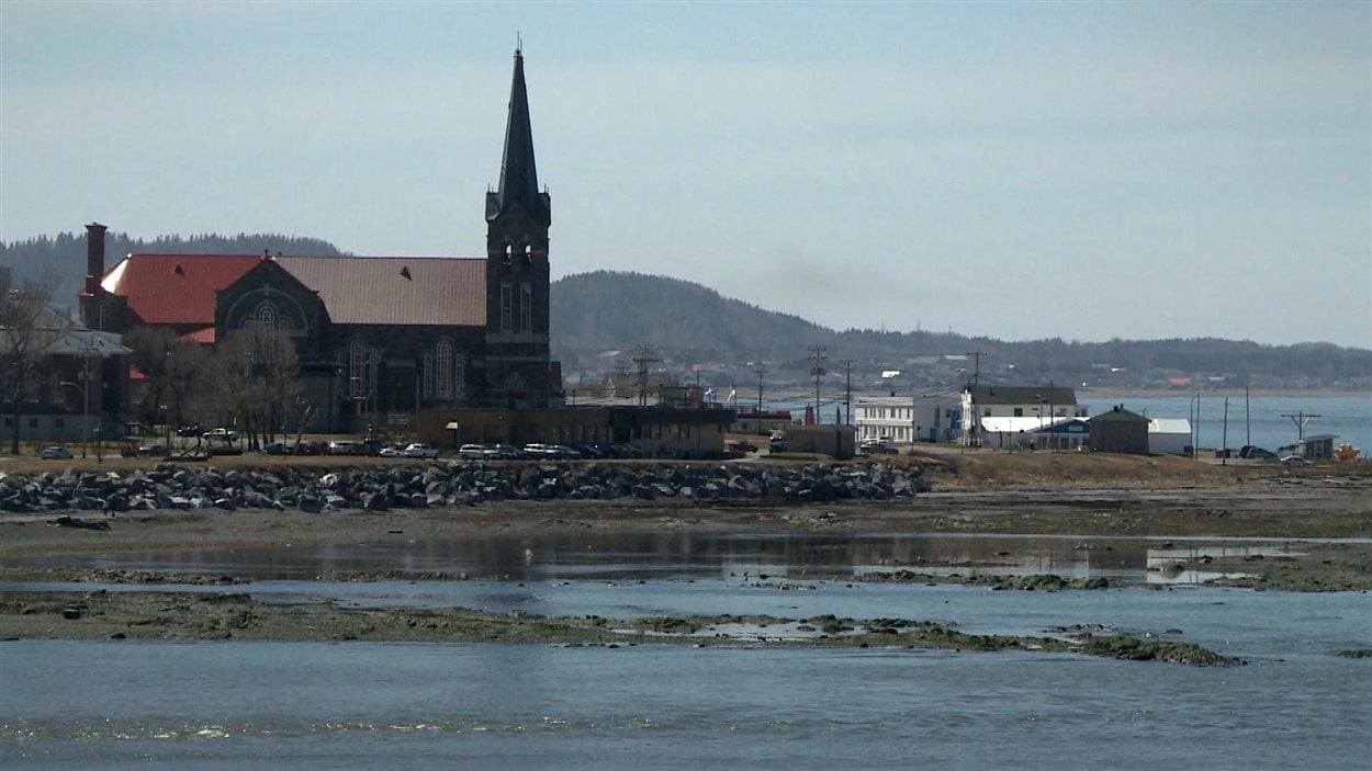 192 000 pour l'église de SainteAnnedesMonts ICI.RadioCanada.ca