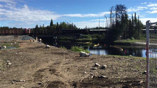 Le lieu du déraillement de Gogama en voie d'être nettoyé. Le lieu du déraillement de Gogama en voie d'être nettoyé.