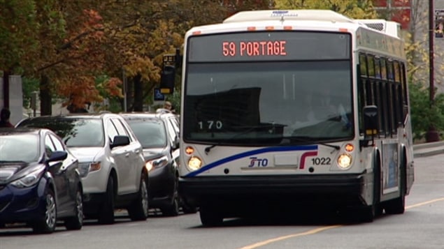 Un autobus de la Société de transports de l'Outaouais Un autobus de la Société de transports de l'Outaouais