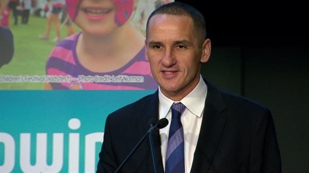 Kevin Chief a déjà été perçu comme un éventuel remplaçant de Greg Selinger, l'ancien premier ministre du Manitoba. Kevin Chief a déjà été perçu comme un éventuel remplaçant de Greg Selinger, l'ancien premier ministre du Manitoba.