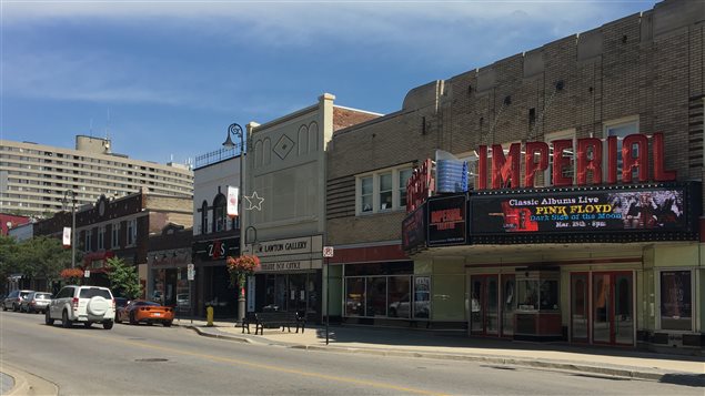 Une rue dans la ville de Sarnia. Une rue dans la ville de Sarnia.