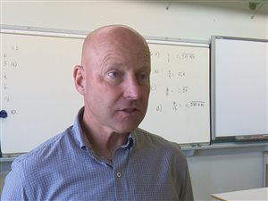 Le directeur de l'instruction à la Commission scolaire de langue française de l'Île-du-Prince-Édouard, Paul Cyr Le directeur de l'instruction à la Commission scolaire de langue française de l'Île-du-Prince-Édouard, Paul Cyr