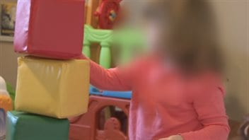 S.S., une petite fille qui a été retirée de sa famille d'accueil sur l'île de Vancouver par le gouvernement de la Colombie-Britannique. S.S., une petite fille qui a été retirée de sa famille d'accueil sur l'île de Vancouver par le gouvernement de la Colombie-Britannique.