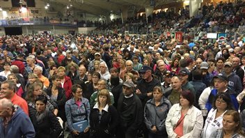 Une immense foule pour la loterie Chase the Ace de Dalhousie Une immense foule pour la loterie Chase the Ace de Dalhousie