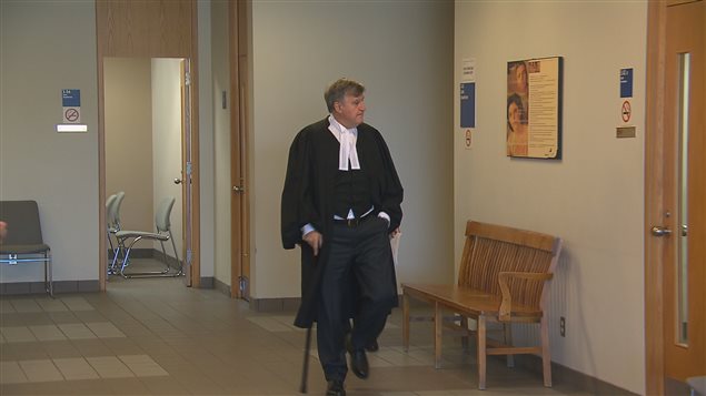 L'ex-premier ministre Lucien Bouchard a fait ses représentations jeudi matin en tant qu'avocat-conseil de la requérante. L'ex-premier ministre Lucien Bouchard a fait ses représentations jeudi matin en tant qu'avocat-conseil de la requérante.