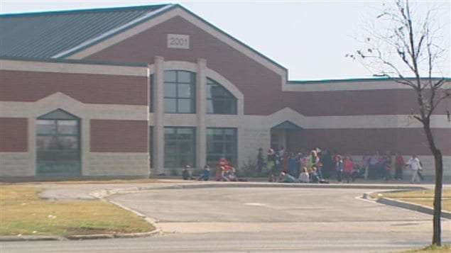 L'école Christine-Lespérance, un établissement de la division scolaire franco-manitobaine L'école Christine-Lespérance, un établissement de la division scolaire franco-manitobaine