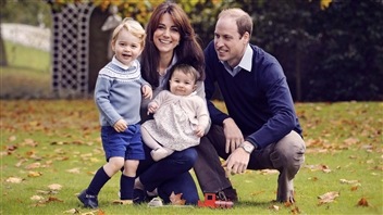 Le Prince William, sa femme Kate Middleton ainsi que leurs deux enfants, George et Charlotte. Le Prince William, sa femme Kate Middleton ainsi que leurs deux enfants, George et Charlotte.