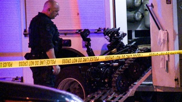 La police de Vancouver a retiré des grenades d'un fourgon dans l'est de la ville tard mercredi soir. La police de Vancouver a retiré des grenades d'un fourgon dans l'est de la ville tard mercredi soir.