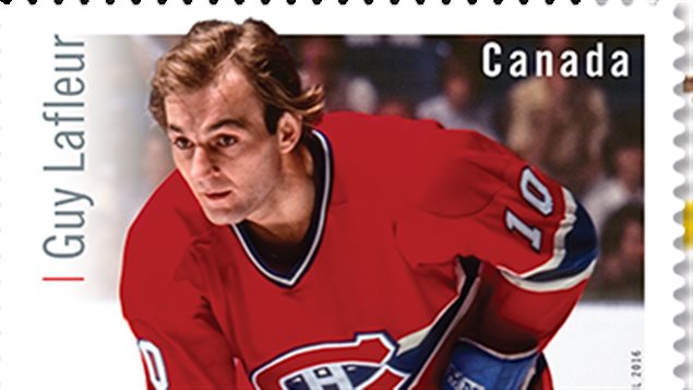 Sidney Crosby et Guy Lafleur sont au nombre des six légendes du hockey canadien immortalisés sur des timbres émis par Postes Canada.
La série de six timbres baptisée « Les héros du hockey » rend également hommage à Phil Esposito (Boston), Darryl Sittler (Toronto), Mark Messier (Edmonton) et Steve Yzerman (Detroit).
Sidney Crosby et Guy Lafleur sont au nombre des six légendes du hockey canadien immortalisés sur des timbres émis par Postes Canada.
La série de six timbres baptisée « Les héros du hockey » rend également hommage à Phil Esposito (Boston), Darryl Sittler (Toronto), Mark Messier (Edmonton) et Steve Yzerman (Detroit).