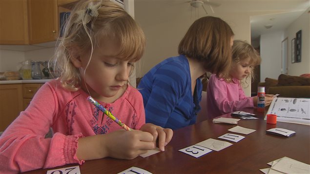 Geneviève apprend les mathématiques