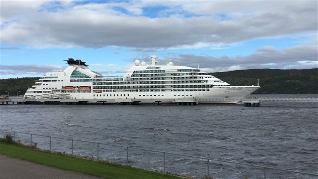 Le Seabourn Quest est le 200e bateau de croisière à avoir accosté au quai de La Baie.