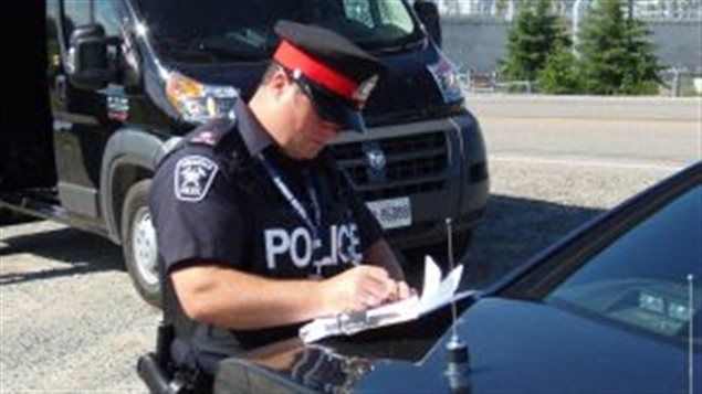 Un policier de Timmins.