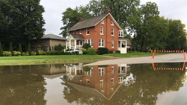 Une route inondée dans la région de Windsor-Essex