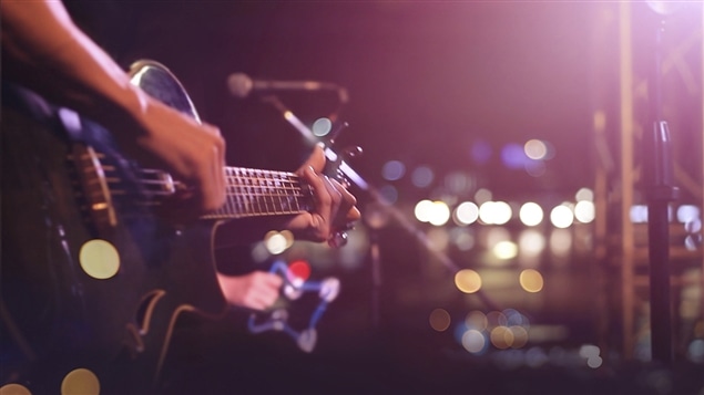 Un musicien sur scène
