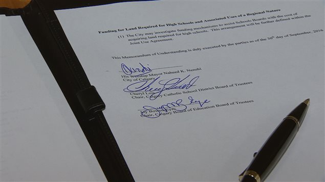 Calgary a signé vendredi un protocole d'entente avec le Conseil scolaire catholique et le Conseil scolaire public.