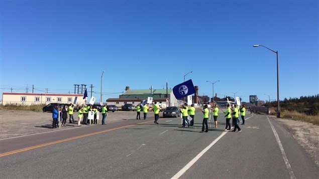 Manifestation des employés de bureau d'ArcelorMittal à Port-Cartier