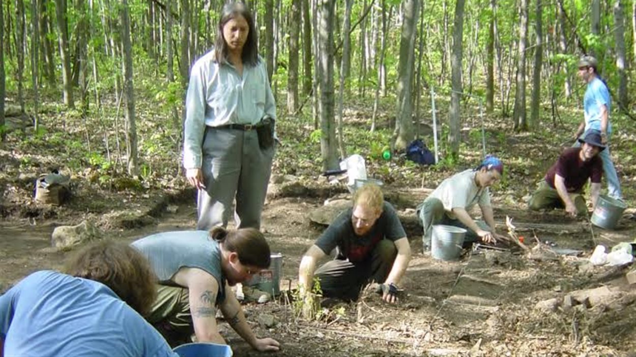 L'archéologue Michel Gagné supervise la recherche de vestiges iroquoiens L'archéologue Michel Gagné supervise la recherche de vestiges iroquoiens