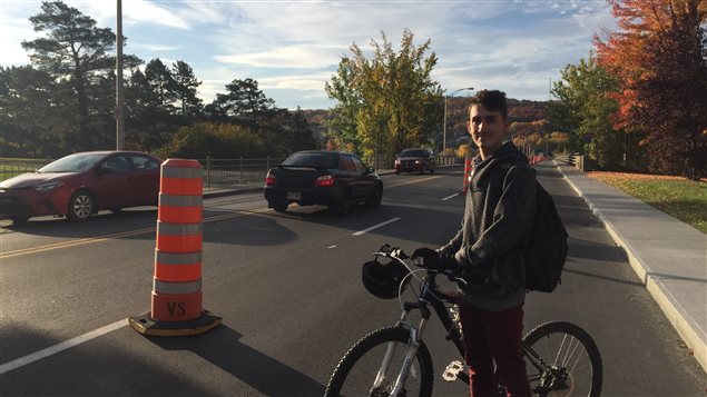 Piste cyclable à l'essai. Pont Jacques-Cartier, Sherbrooke. Piste cyclable à l'essai. Pont Jacques-Cartier, Sherbrooke.