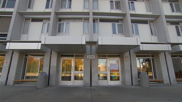 Un pavillon abritant les résidences de l'Université Laval. Un pavillon abritant les résidences de l'Université Laval.