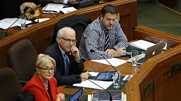 Les conseillers municipaux de Sherbrooke Bruno Vachon (en haut), Julien Lachance (au centre) et Diane Délisle (en-bas) Les conseillers municipaux de Sherbrooke Bruno Vachon (en haut), Julien Lachance (au centre) et Diane Délisle (en-bas)