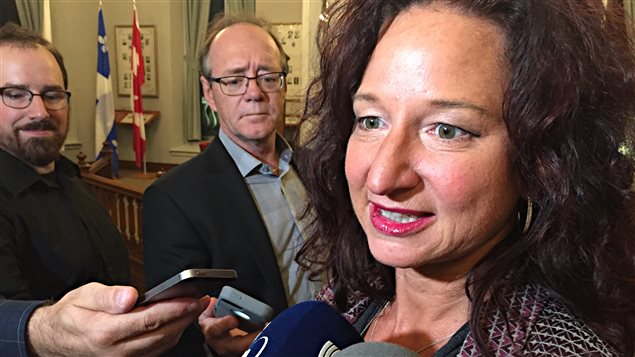Caroline Gravel, directrice du service des infrastructures urbaines à la Ville de Sherbrooke en point de presse Caroline Gravel, directrice du service des infrastructures urbaines à la Ville de Sherbrooke en point de presse