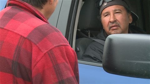 Wilfred Catcheway a questionné des douzaines de personnes au sujet de la disparition de sa fille. Wilfred Catcheway a questionné des douzaines de personnes au sujet de la disparition de sa fille.
