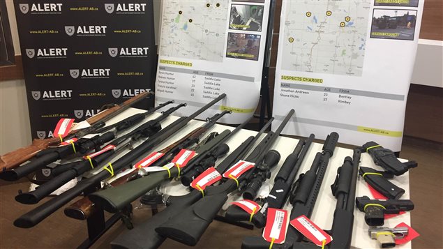Saisie d'armes en Alberta. Saisie d'armes en Alberta.