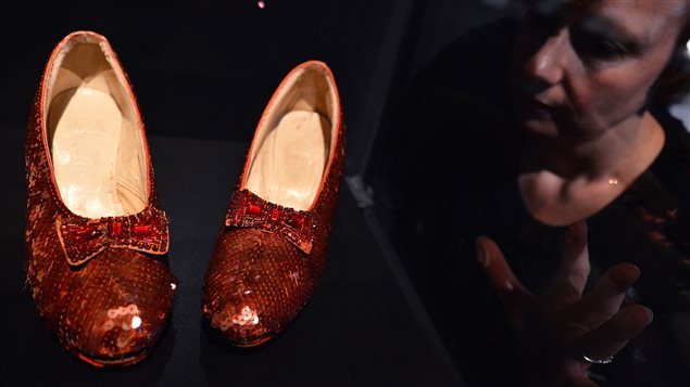 Les souliers rouges de Dorothée dans le film Le Magicien d'Oz Les souliers rouges de Dorothée dans le film Le Magicien d'Oz