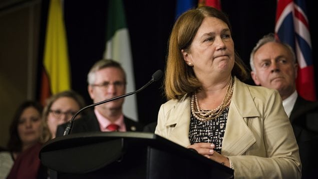 La ministre fédérale de la Santé, Jane Philpott, à l'issue de sa rencontre avec ses homologues provinciaux La ministre fédérale de la Santé, Jane Philpott, à l'issue de sa rencontre avec ses homologues provinciaux