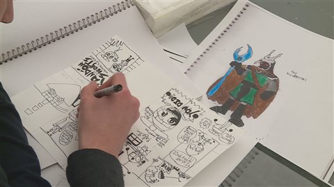 Les jeunes apprennent l'art de la bande dessinée et des zines. Les jeunes apprennent l'art de la bande dessinée et des zines.