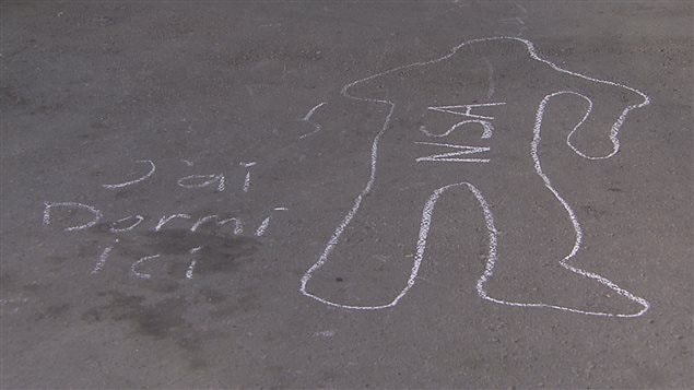Ces silhouettes ont été dessinées au sol Ces silhouettes ont été dessinées au sol